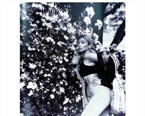 ローラ、割れた腹筋あらわに ヒップラインも際立つ美ボディで魅了