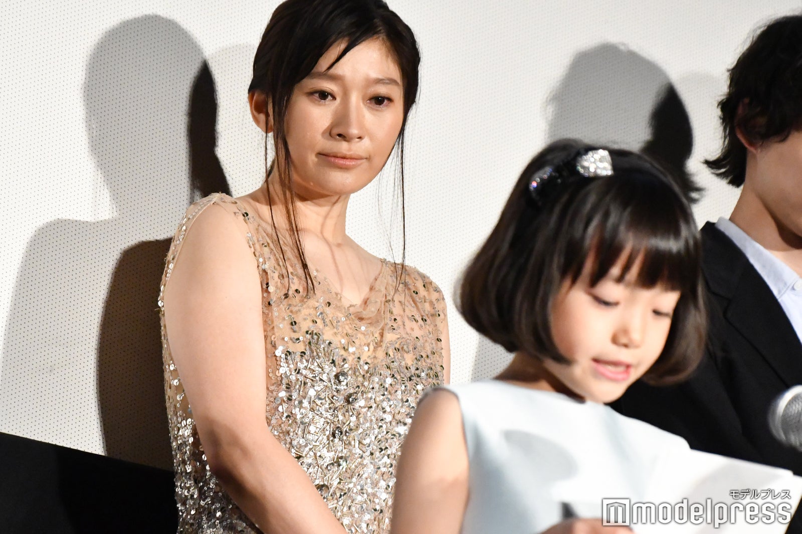 来泉ちゃんの手紙に感極まる篠原涼子 （C）モデルプレス