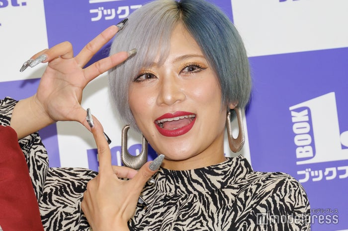 ぱーてぃーちゃん信子、黒髪ロングで印象ガラリ「お嬢様オーラすごい」「女優さんみたい」の声