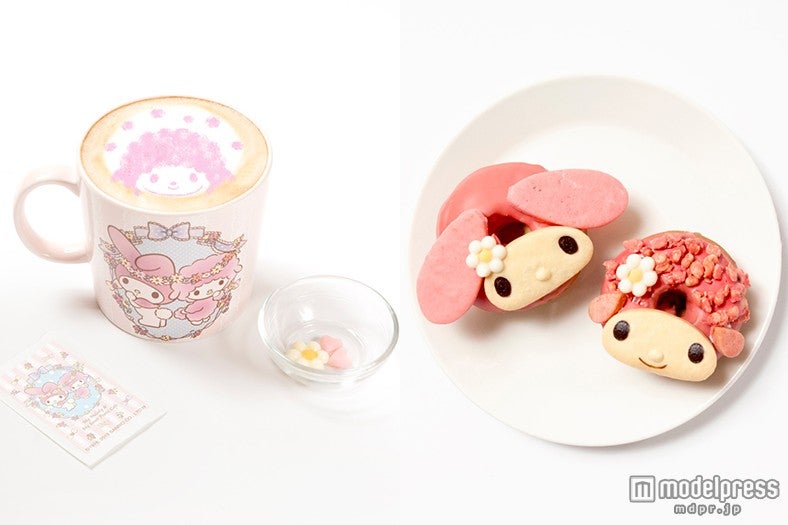 （左から）「マイスウィートピアノラテ（ホット・アイス）」￥680（マイメロディラテも有）、「 カフェ限定 テイクアウトドーナツセット（2個入り）」￥800