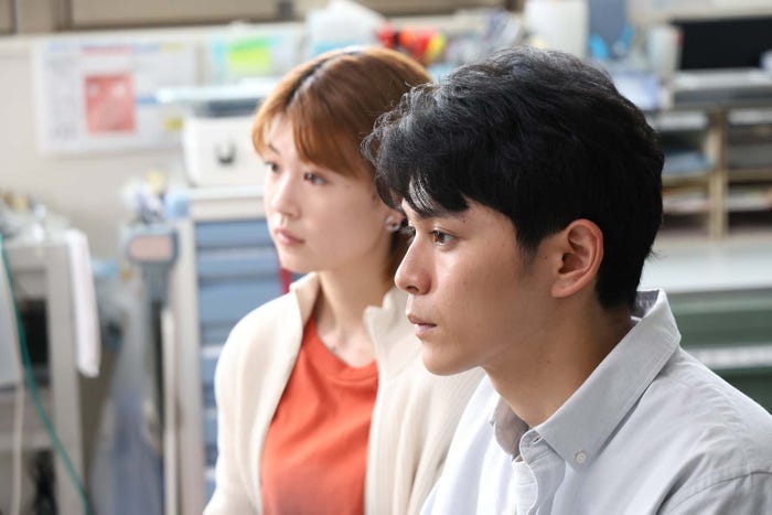 中田青渚、眞栄田郷敦「366日」第8話より(C)フジテレビ