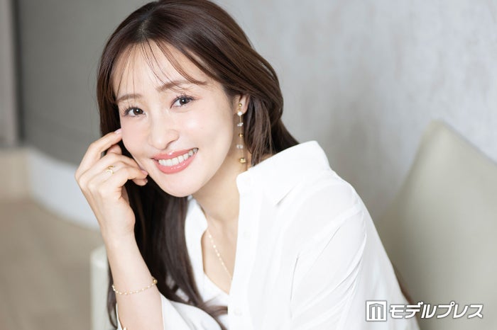 “急な美人化”話題の大沢あかね「超マイナスからのスタート」美容に目覚めたきっかけ・実践するホームケア伝授 多忙な中で支えられた夫・劇団ひとりの行動とは