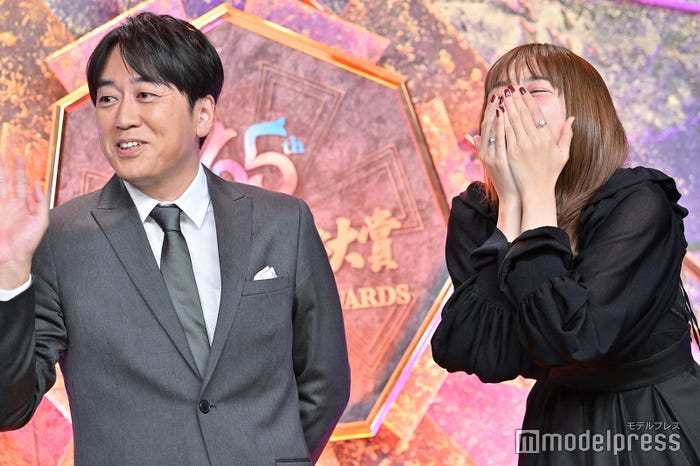 安住紳一郎アナ、川口春奈(C)モデルプレス