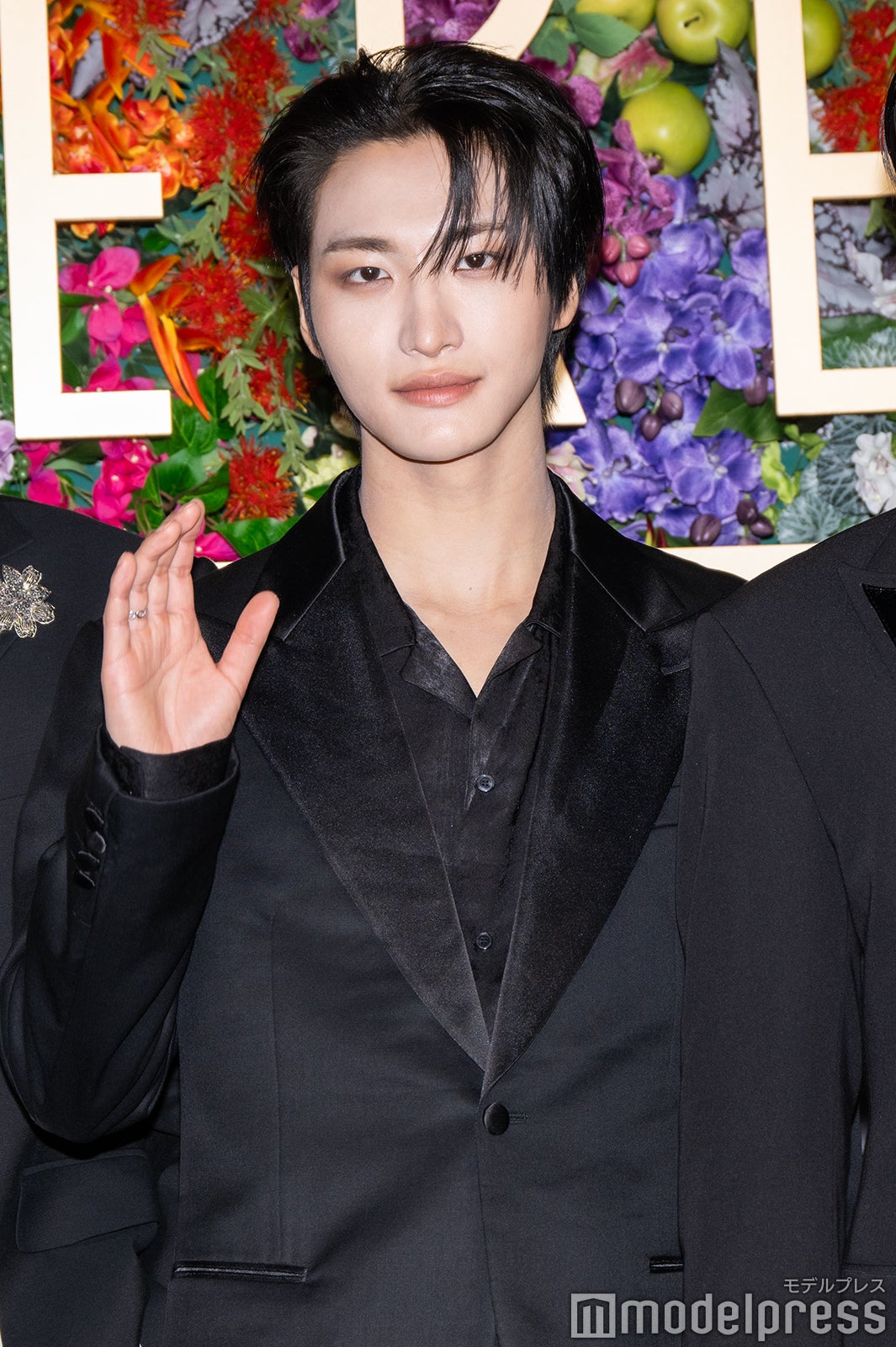 ATEEZ ソンファ ミニポーチ 缶バッジ ATEEZ ソンファ ミニポーチ 缶