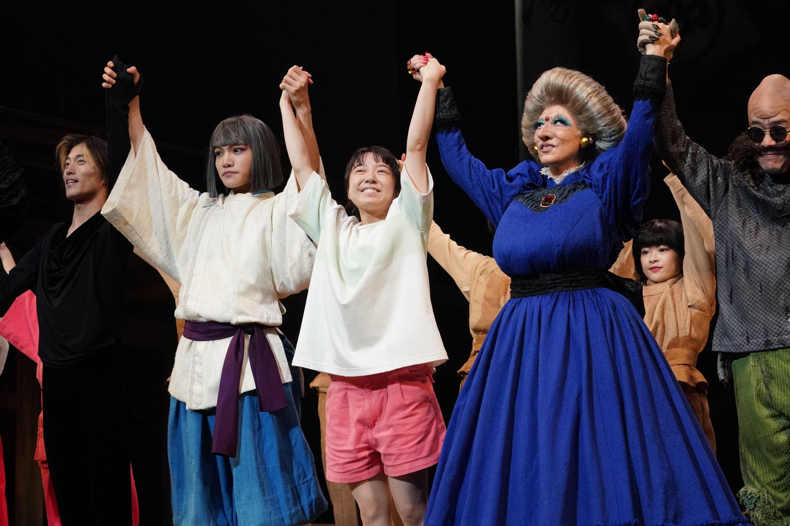 （中央）上白石萌音（提供写真）