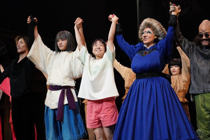 (中央)上白石萌音(提供写真)