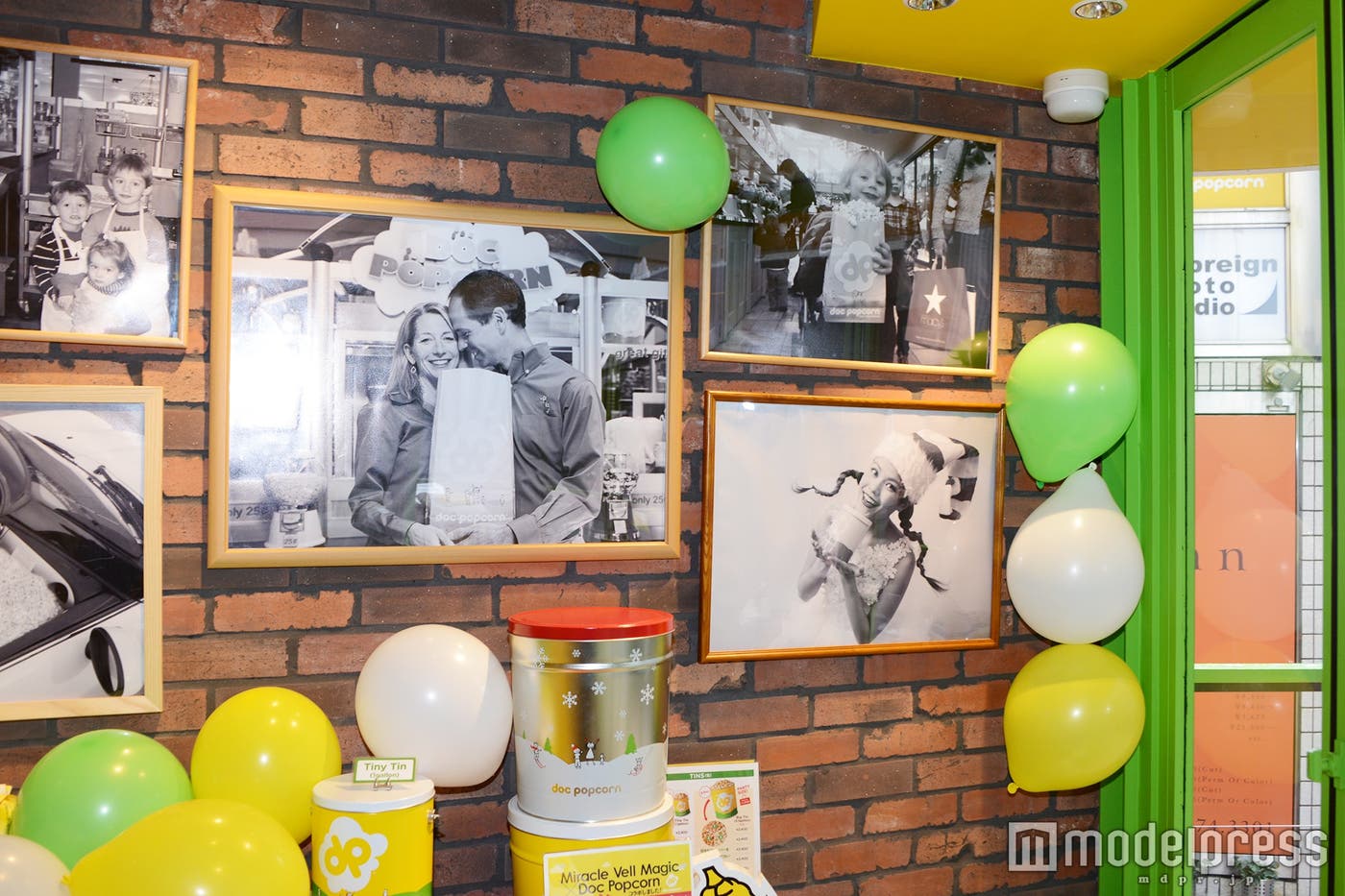 店内にはMiracle Vell Magicの写真も!(C)モデルプレス