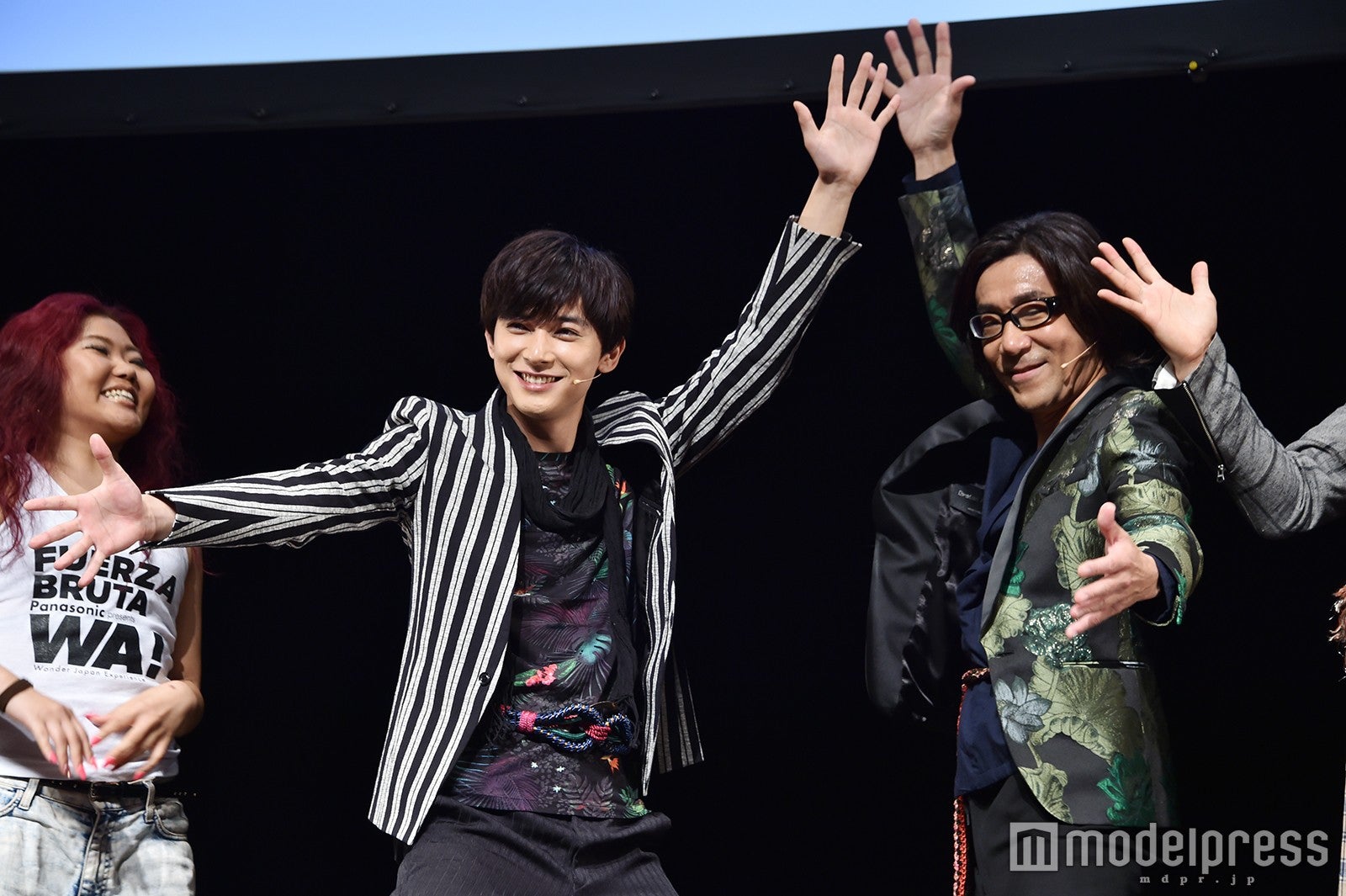 （左から）吉沢亮、岸谷五朗（C）モデルプレス