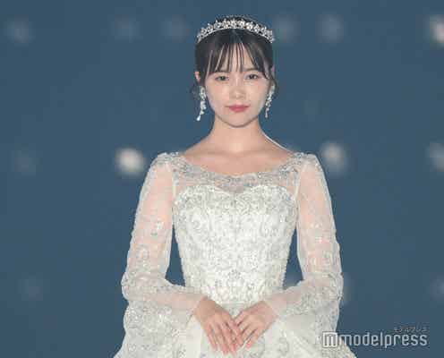 島崎遥香、ゴージャスドレスで“プリンセスぱるる”降臨 優雅なウォーキング披露【関西コレクション 2024 A/W】
