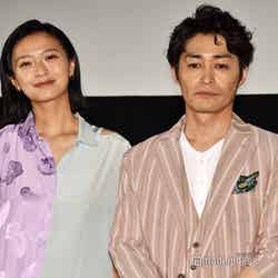 映画『家に帰ると妻が必ず死んだふりをしています。』の舞台挨拶を行った（左から）榮倉奈々、安田顕 （C）モデルプレス