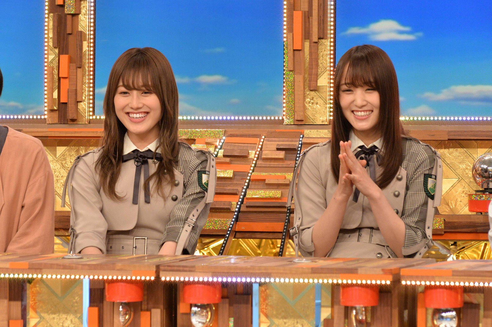 守屋茜、菅井友香 （C）フジテレビ