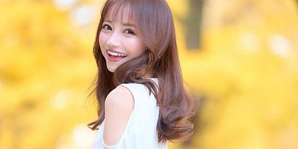 伝説のキャバ嬢”愛沢えみり、第1子出産を報告 娘との2ショット公開