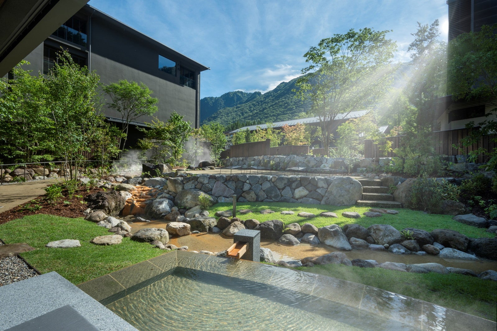 岐阜に星野リゾート初進出「界 奥飛騨」“雪の回廊”露天風呂や飛騨牛の会席料理を堪能