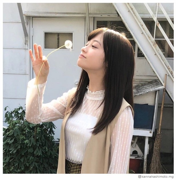 橋本環奈、綿毛に包まれる動画に「天使が舞い降りた」「癒やされる」と反響