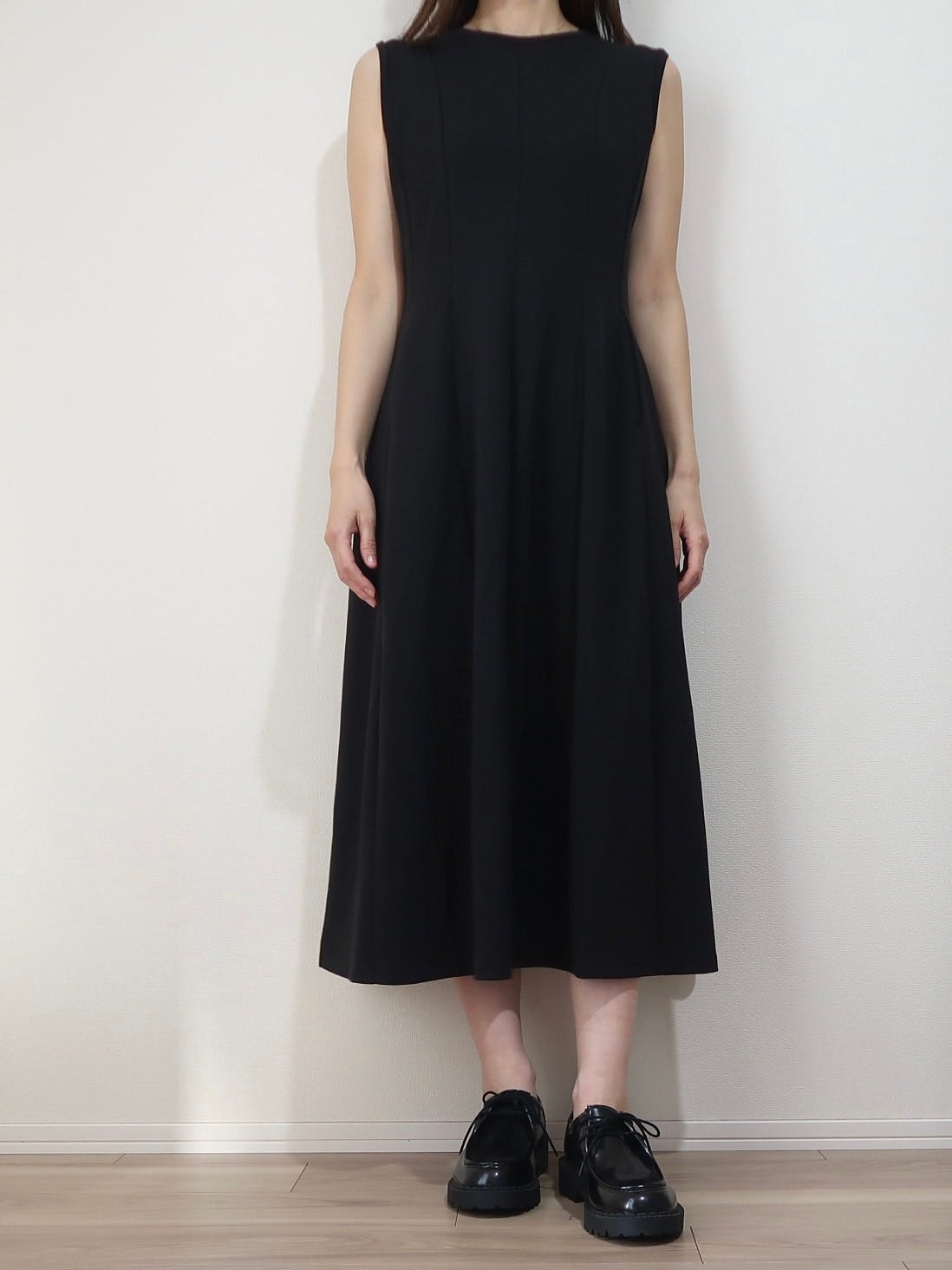 体のラインをきれいに見せる鉄板のシルエットで買い！