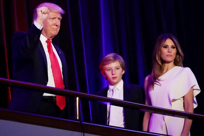ドナルド トランプ氏の隣にいるイケメンが 天使 と話題 米大統領選 モデルプレス ドナルド トランプ氏の隣にいるイケメンが 天使 と話題 米大統領選 モデルプレス