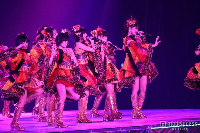 「AKB48 2013真夏のドームツアー～まだまだ、やらなきゃいけないことがある～」大阪公演1日目より（C）AKS