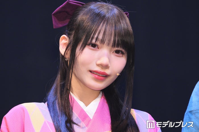 乃木坂46岡本姫奈、色白素肌透けるレース衣装「手脚長くて憧れ」「髪型も衣装も本人も全部が可愛い」とファン絶賛