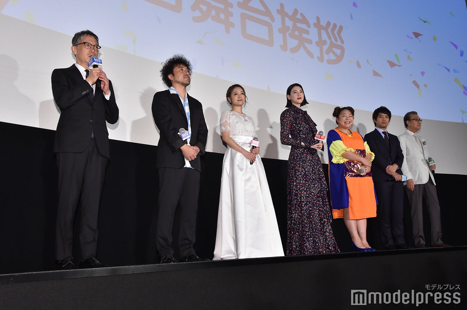 （左から）矢口史靖監督、ムロツヨシ、chay、三吉彩花、やしろ優、三浦貴大、宝田明（C）モデルプレス