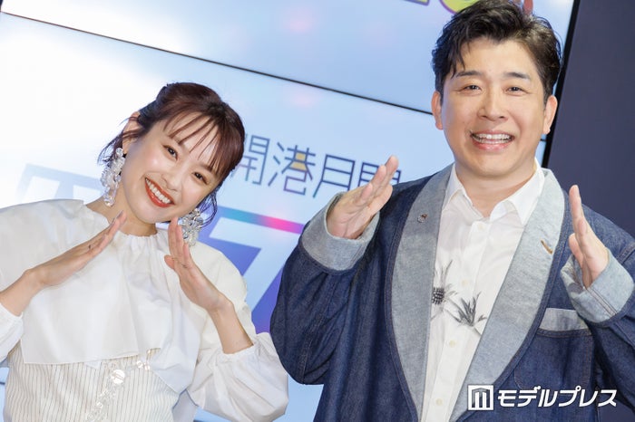 あべこうじ＆高橋愛、夫婦揃って会見登場 結婚10周年の仲良しぶり披露