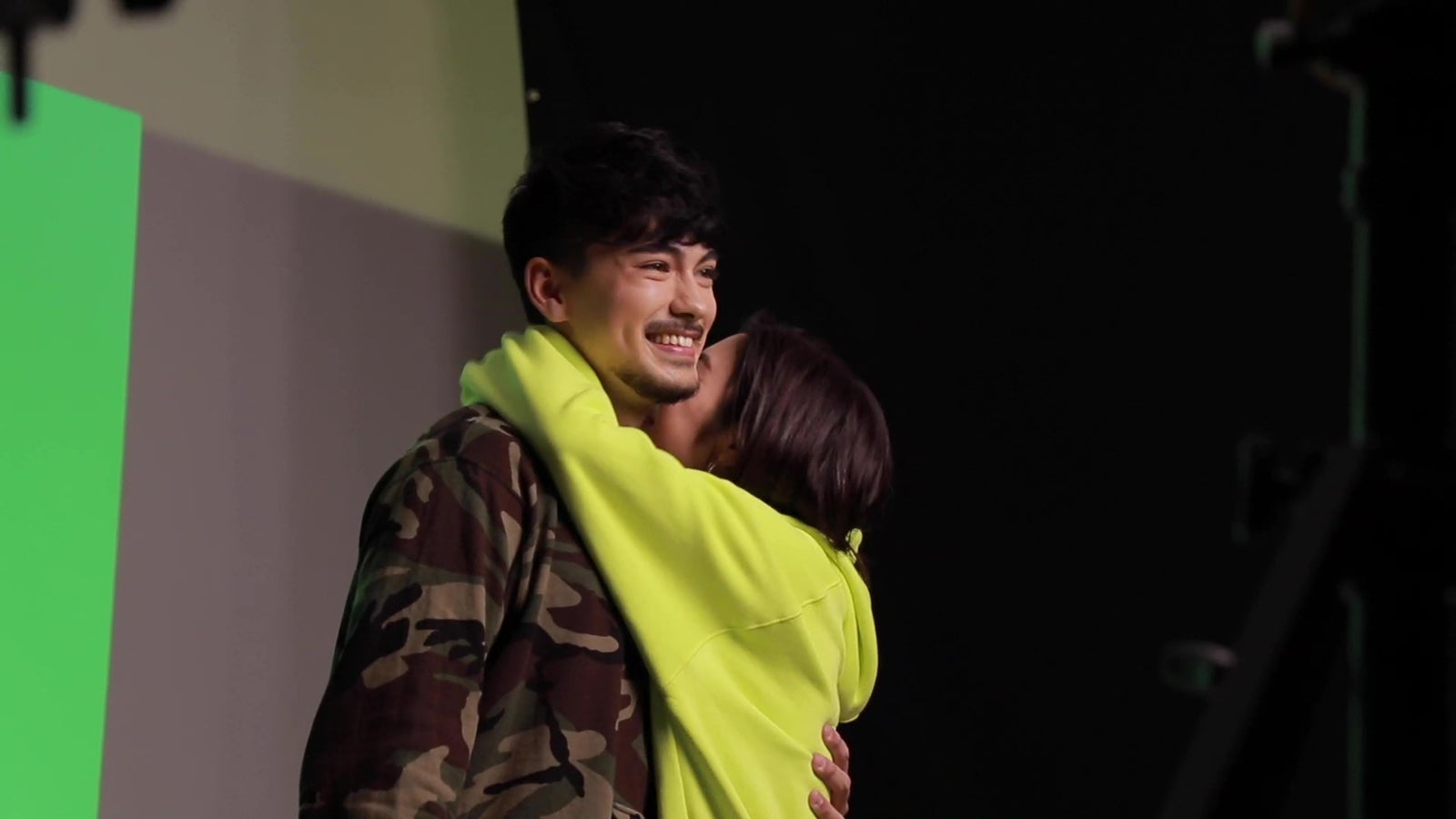 石倉ノア、島袋聖南／CM撮影の様子（提供写真）