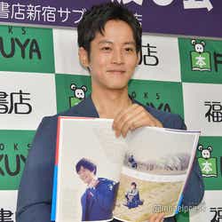 モデルプレス - 松坂桃李、29歳の制服ショットは「やっぱりちょっと違う」