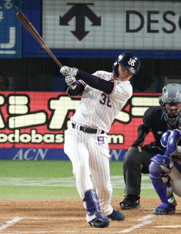 ヤクルト・西村 プロ初4番で4位浮上に貢献 初回左前適時打「将来は4番を打てるぐらいの選手に」