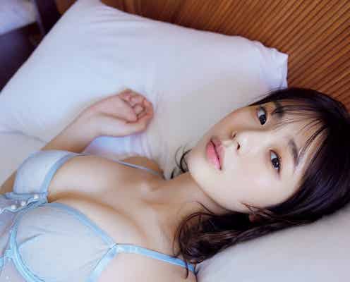 菊地姫奈、大人な表情で魅了 「月刊ヤンマガ」表紙&巻頭グラビアに登場