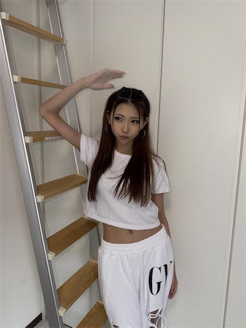 16歳JKモデル・こいろん、美ウエストのぞく“ラフコーデ”でファン魅了「似合ってる！」「美人さん」