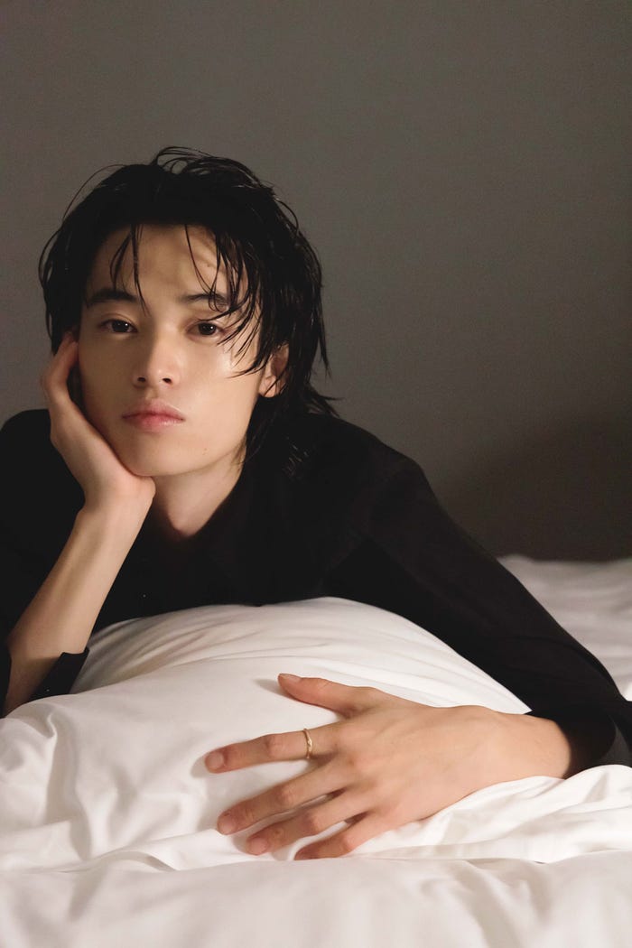 「窪塚愛流 1st写真集 Lila」裏表紙(C)小学館/写真:Great the kabukicho