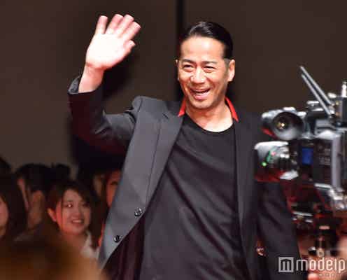 EXILE HIROにサプライズ!AKIRA&岩田剛典ら豪華キャストがバースデーソングで祝福