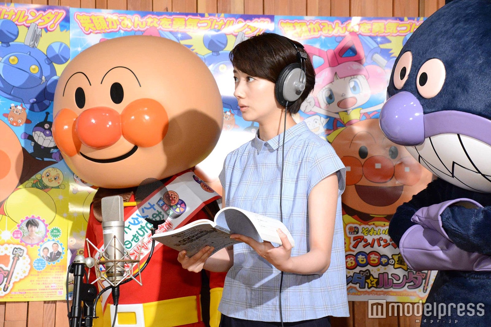 アンパンマン、波瑠、バイキンマン（C）モデルプレス