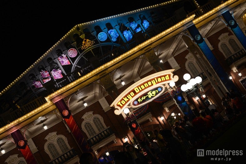 夜のエントランス