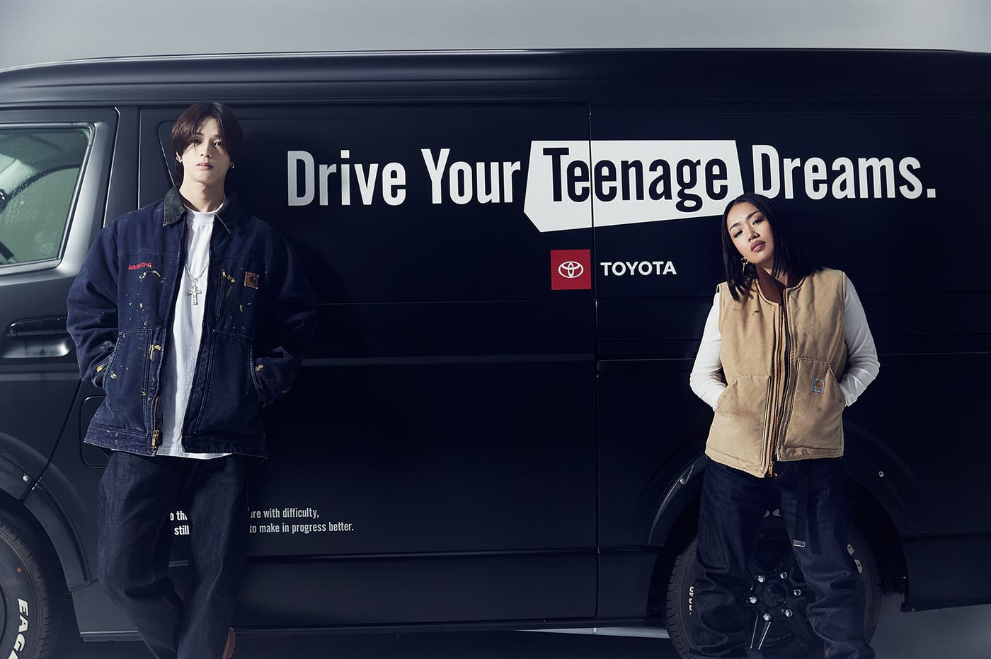 (左から)&TEAM・K、RIEHATA