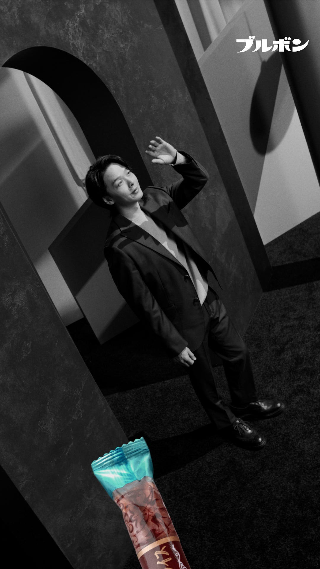 中村倫也／ブルボン新WEB CMオリジナルビスケット「ラングレイス」篇より（提供写真）