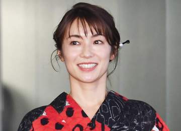 「あのナチュラルさであの美しさは凄い」13歳上俳優と結婚→6ケ月ママ女優が久々TV登場 自然美にSNS驚き「なつかしー！」「かわいい」
