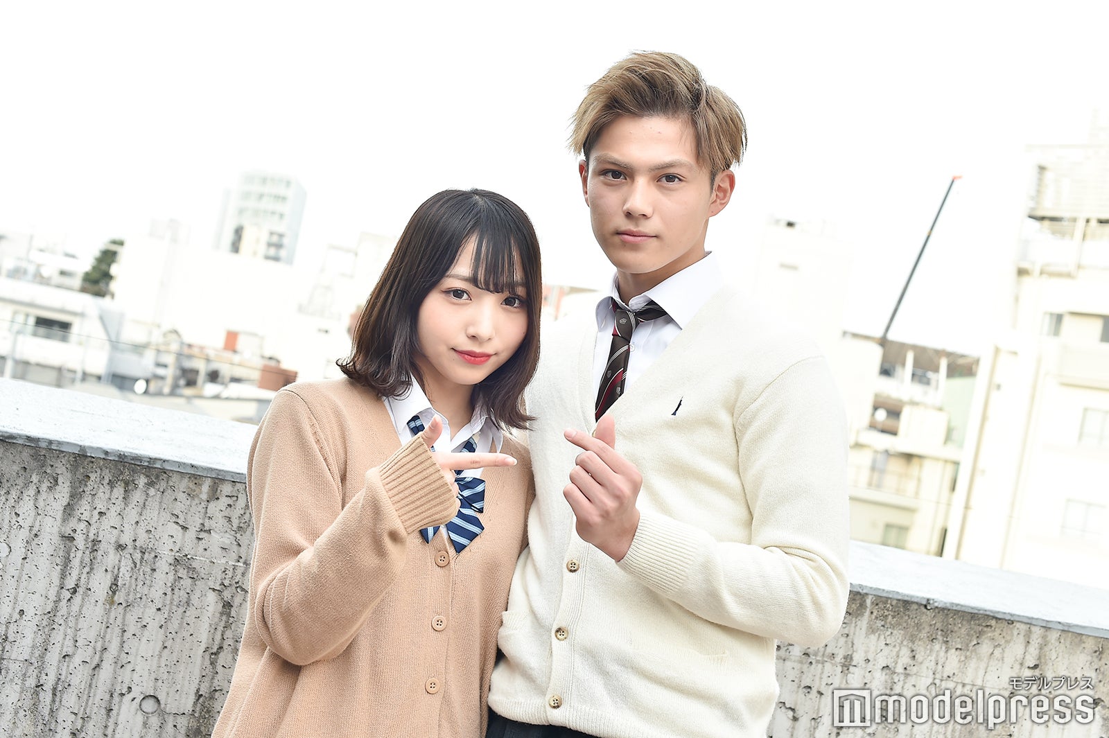 「今日好き」ポーズ／ゆいな（中野ゆいな）、ひろよし（簡宏嘉）（C）モデルプレス