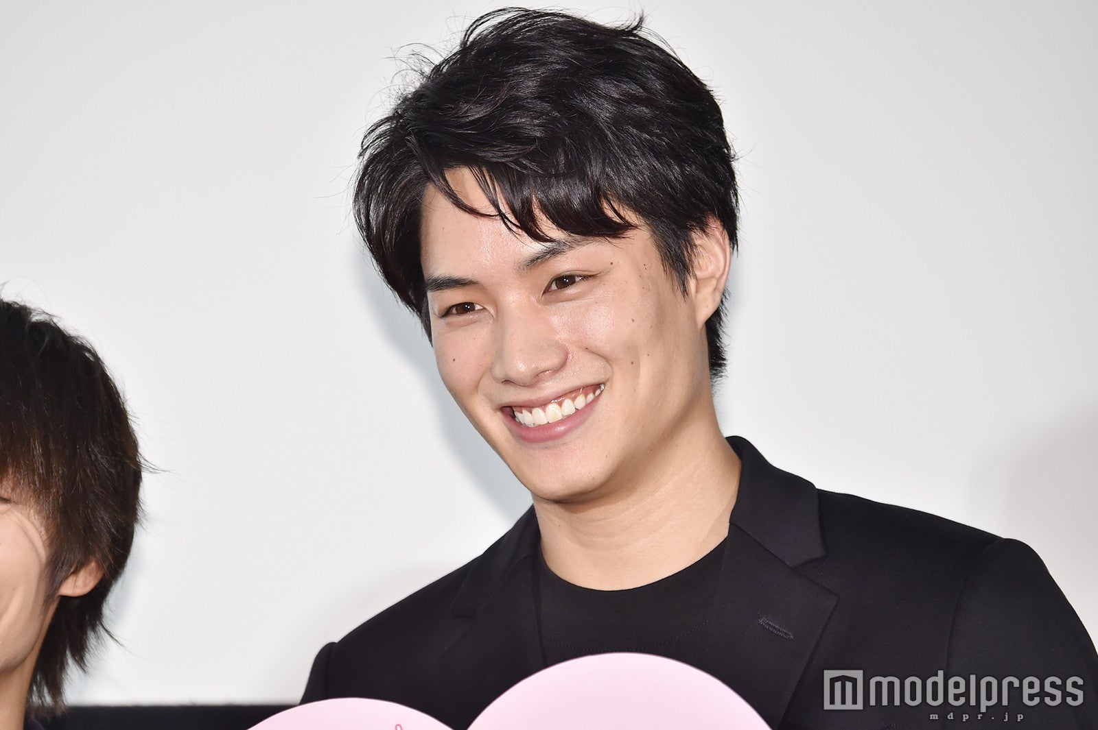 鈴木伸之の“お疲れ様”が癒やし効果絶大「疲れが飛ぶ」「頑張れる」の声