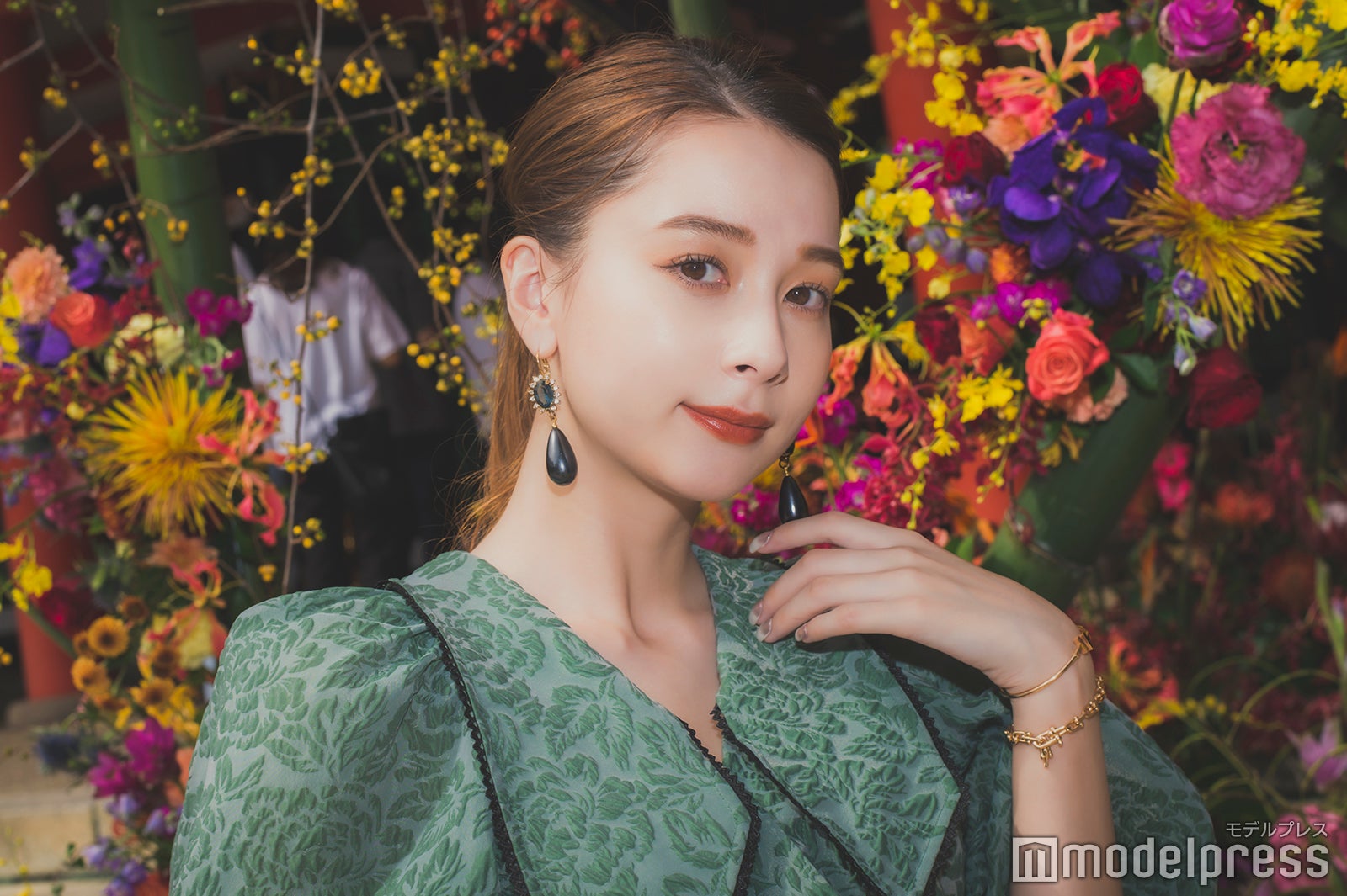 「神コレ2022A／W」街全体で盛り上がり　Nikiが人気スポットで撮影