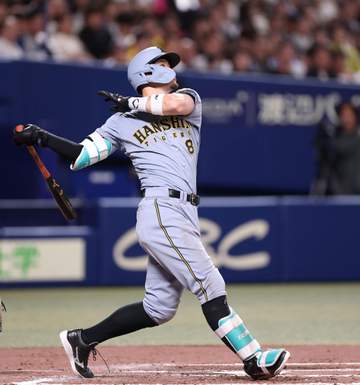 阪神・佐藤輝がダメ押し2号3ラン 森下、大山と初のそろい踏み “ウイングアーチ”で大量リード