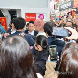 上白石萌音 杉野遥亮 横浜流星 原宿竹下通りにサプライズ登場で大パニック 女子中高生ら絶叫 L Dk モデルプレス