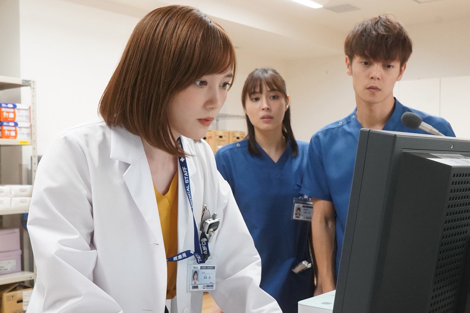 本田翼、広瀬アリス、窪田正孝／「ラジエーションハウスⅡ～放射線科の診断レポート～」第8話より（C）フジテレビ