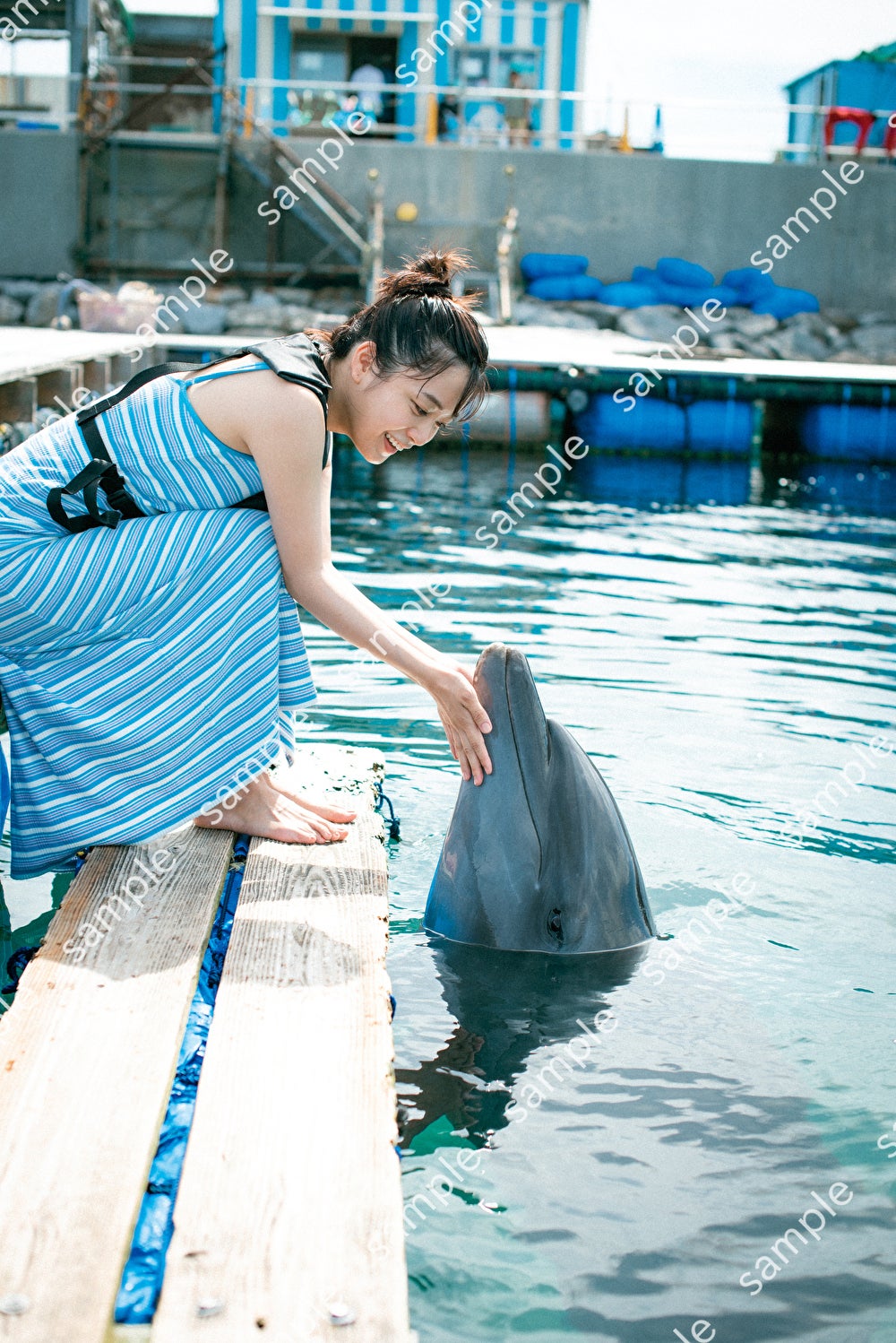 深川麻衣、キャミソール姿で素肌輝く 写真集「Free Mind」通常特典