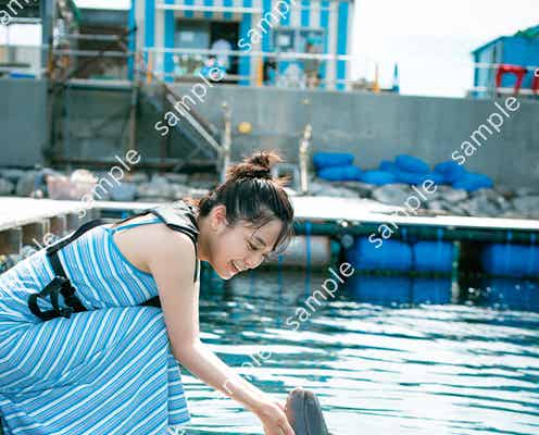 深川麻衣、キャミソール姿で素肌輝く 写真集「Free Mind」通常特典ポストカード3種解禁