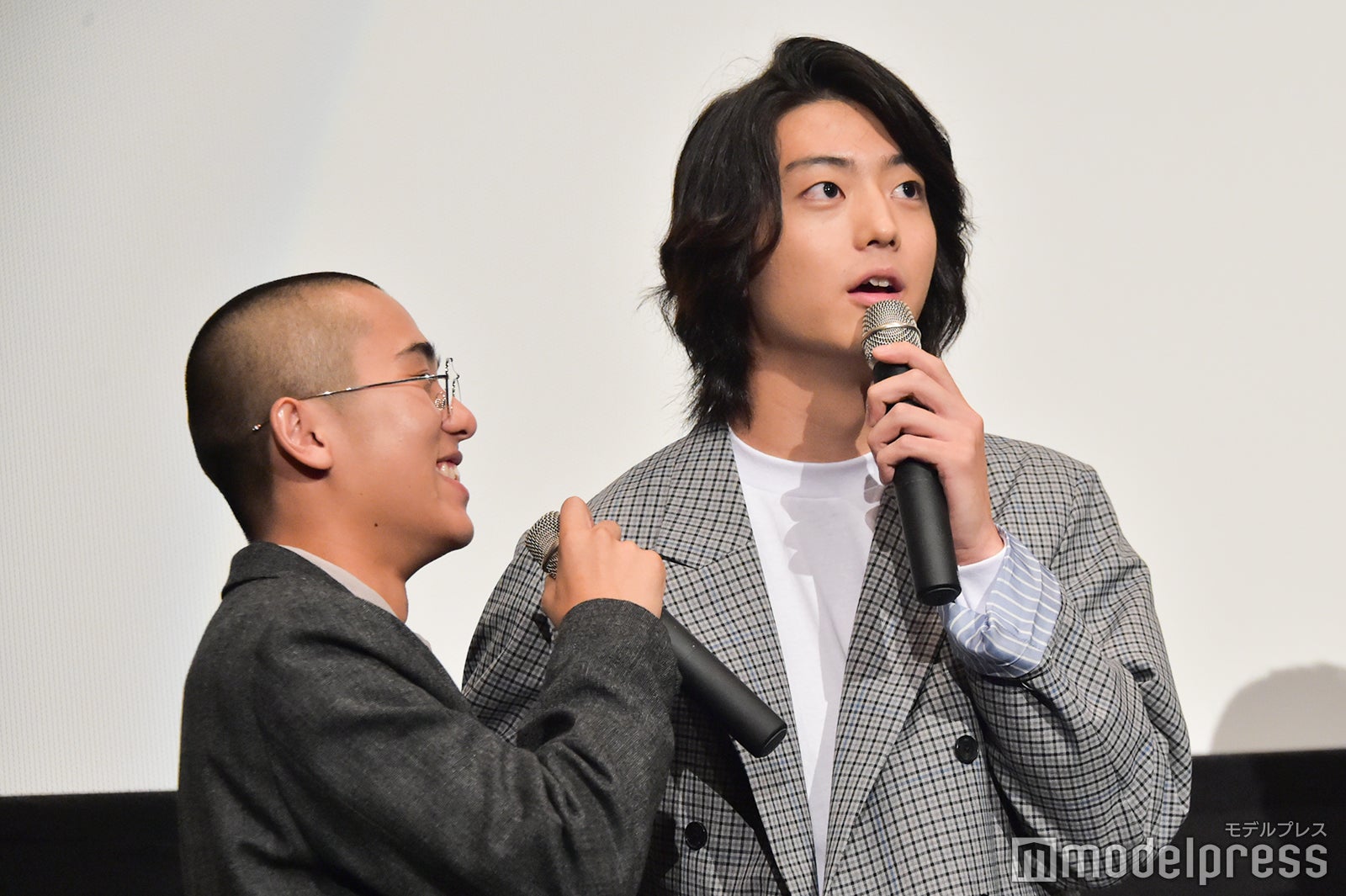 「絶対俺っすよね？」と小声で言っていたと伊藤健太郎にいじられる若林時英 （C）モデルプレス