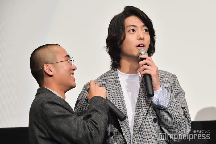 「絶対俺っすよね?」と小声で言っていたと伊藤健太郎にいじられる若林時英 (C)モデルプレス
