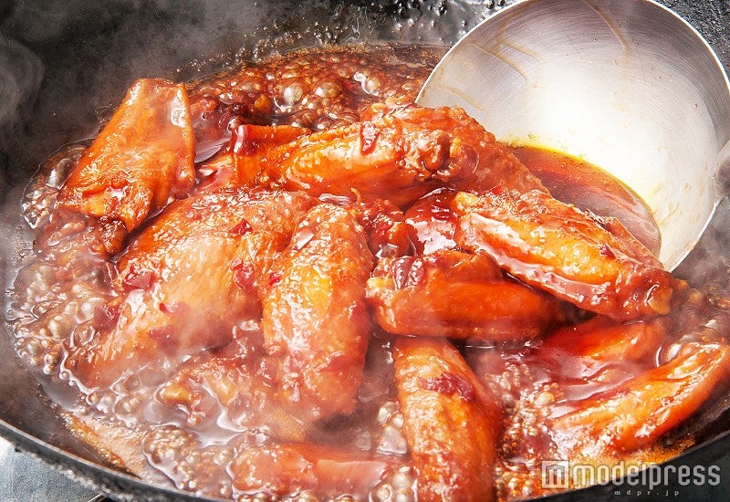 秘伝のタレで旨辛！「手羽唐揚」税別450円（4個）／画像提供：大庄