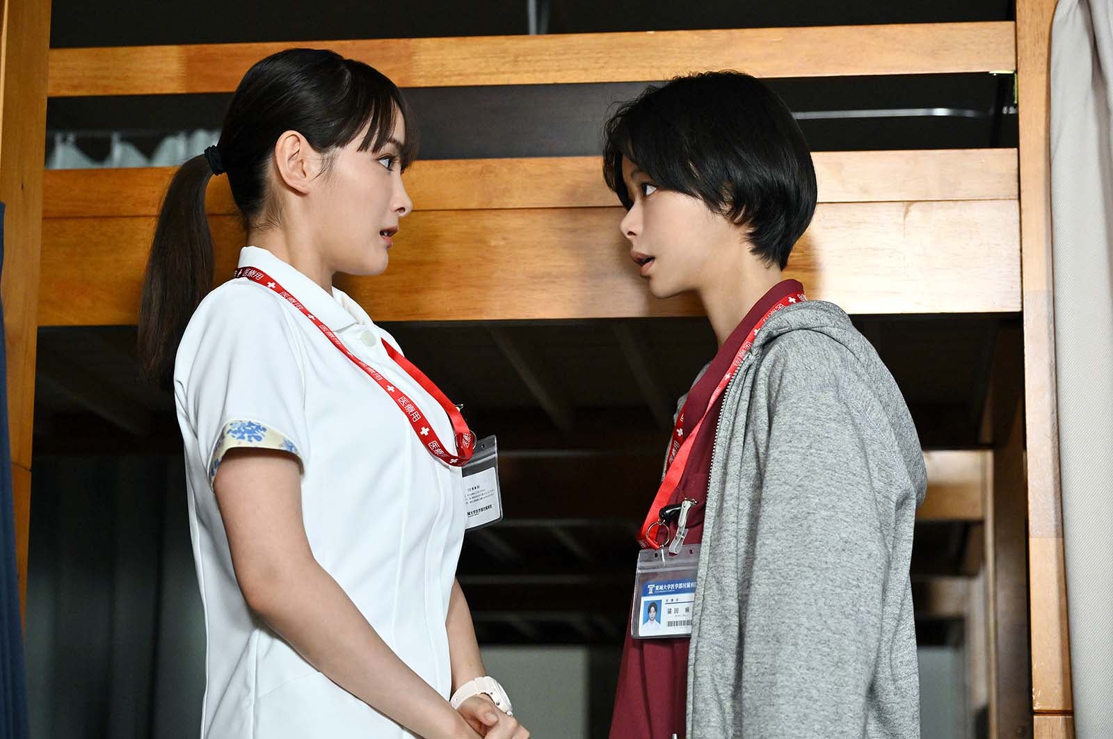 葵わかな、趣里「ブラックペアン シーズン２」第1話より（C）TBS