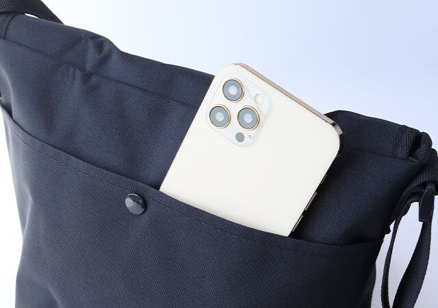 ムック本　ムック　付録　人気　おすすめ　オススメ　宝島社　宝島　レビュー　便利　優秀　当たり　最高　2023　ディズニーランド・パリ　ショルダーバッグ　ディズニー付録　バッグ　ポケット