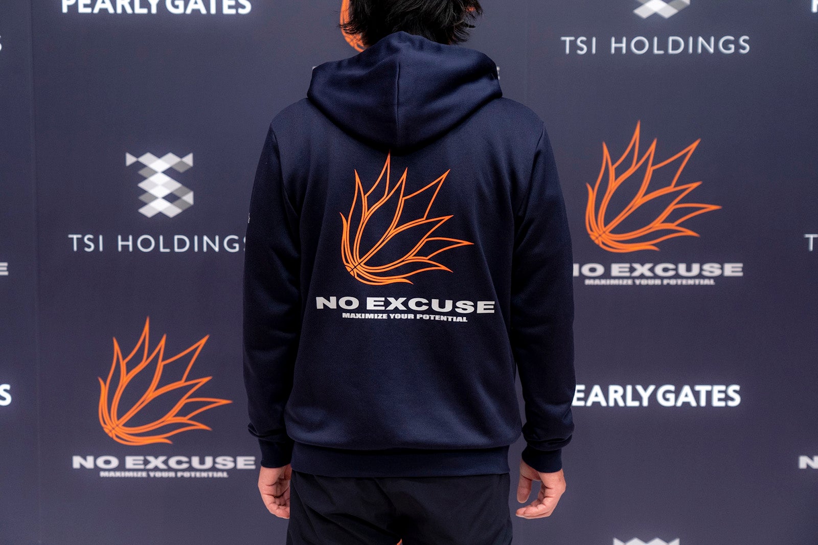 「NO EXCUSE」公式アイテム （提供写真）